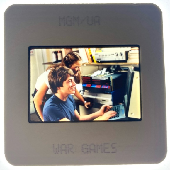 “War Games” 1983 MGM/UA pair of 35mm 2x2 Original studio Photo Film Slides - Picture 2 of 4